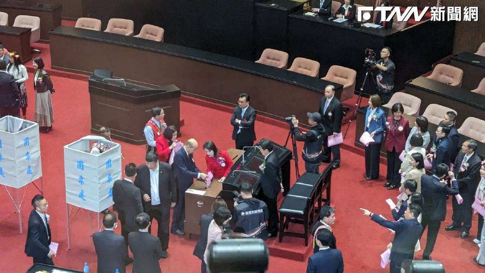 快訊／立院龍頭選舉進入第二輪　黃珊珊落敗，韓國瑜、游錫堃12:30再對決