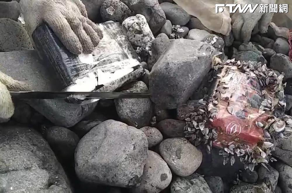 向大海致敬淨灘　澎湖民眾拾獲毒品漂流物