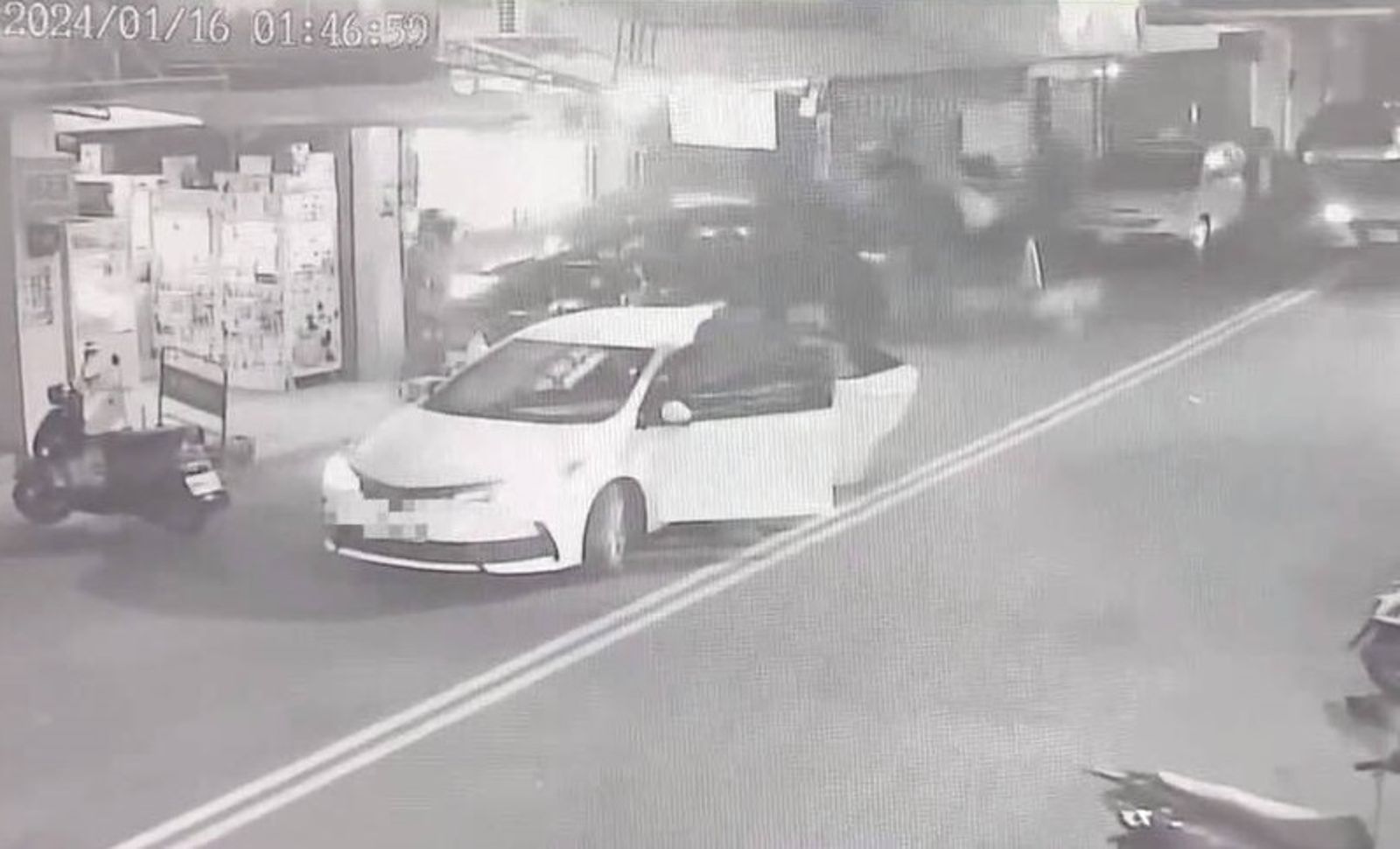 彰化街頭大亂鬥！混混開車撞進檳榔攤　警方攻堅逮8男