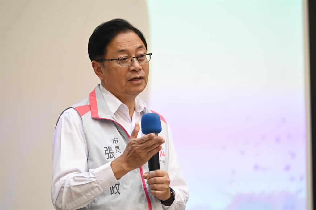 張善政自駕國3車禍無大礙　妻子擦傷胸悶送醫檢查