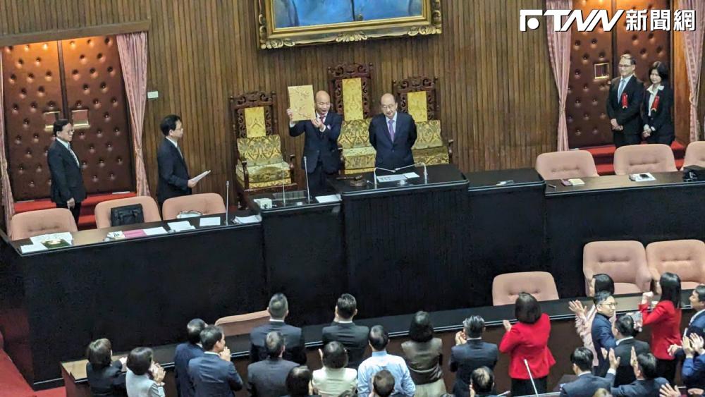 立院現場／國民黨團54票全入匭搶先宣布韓當選　看台竟有人喊「草包院長」