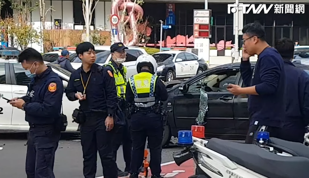 桃園驚見警匪追逐！通緝犯衝撞警車試圖突圍　多名員警受傷