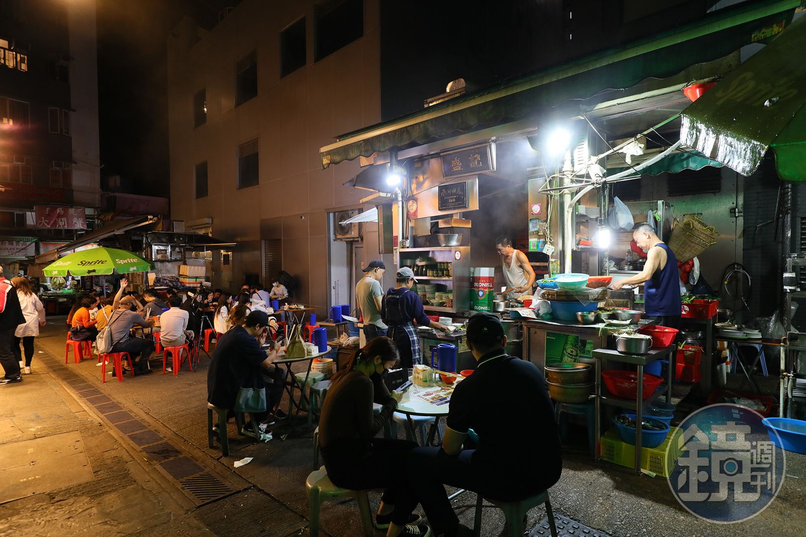 【夜食香港】蔡瀾推薦的中環大牌檔「盛記」　50年火候炒出「椒鹽鮮魷」高人氣