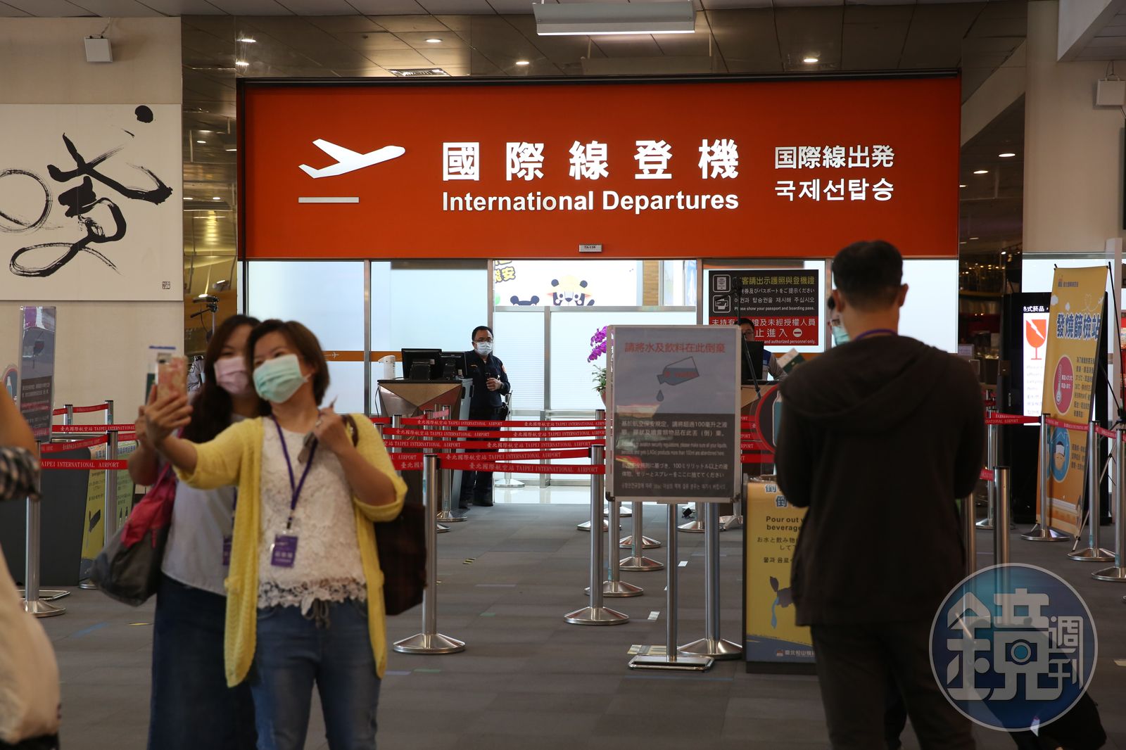 太照騙？民眾桃機快速通關卡關　外交部籲：勿使用過度修圖照片